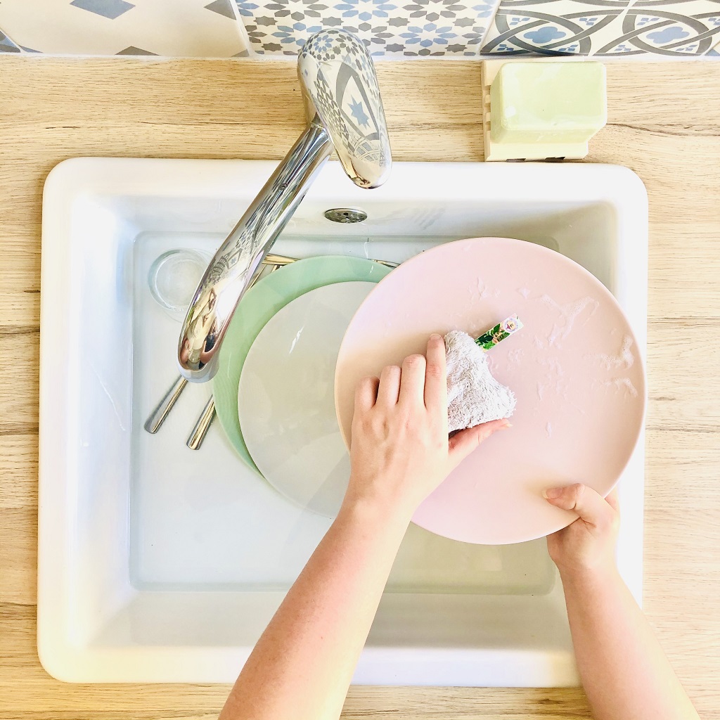 La start-up marseillaise Anotherway lance l'éponge réutilisable pour une  vaisselle plus écologique