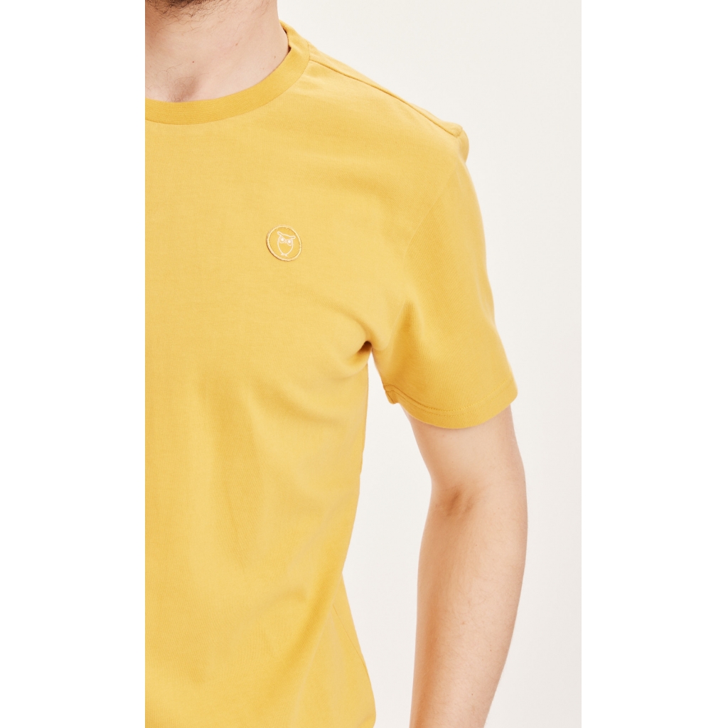 Knowledge Cotton Apparel | T-Shirt Alder Badge Tee - Honey Gold