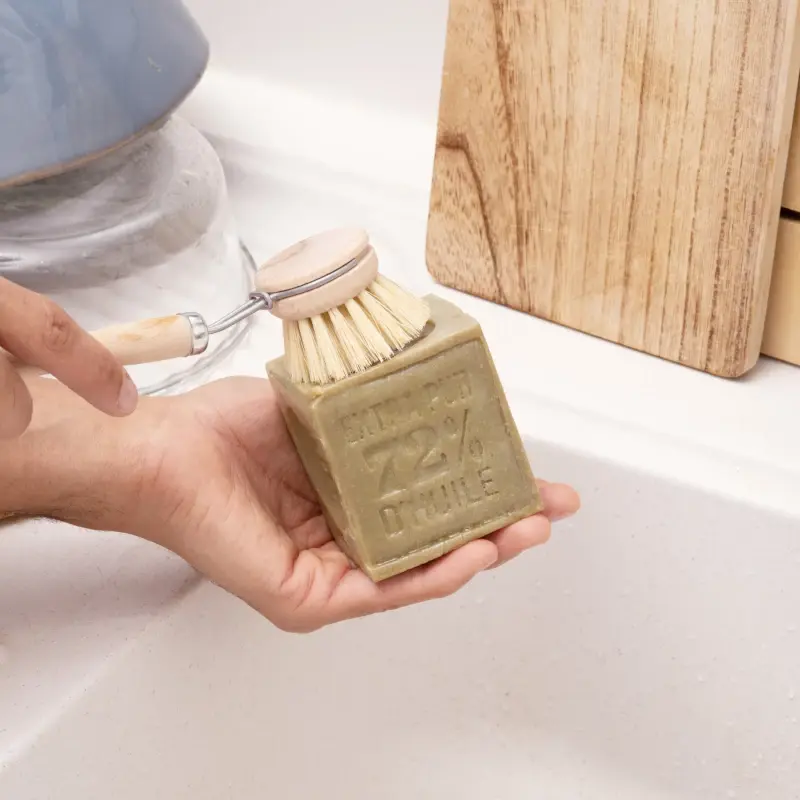brosse-vaisselle-savon-solide-cuisine-zero-dechet-chamarrel-jpg.webp