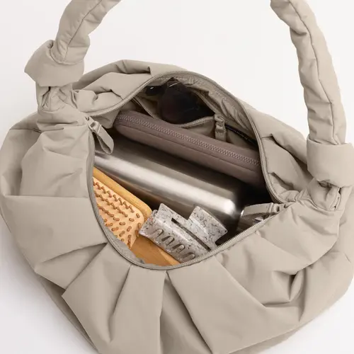 250903_PLEAT_MOON_BAG_LARGE_scallop_moods_05.webp
