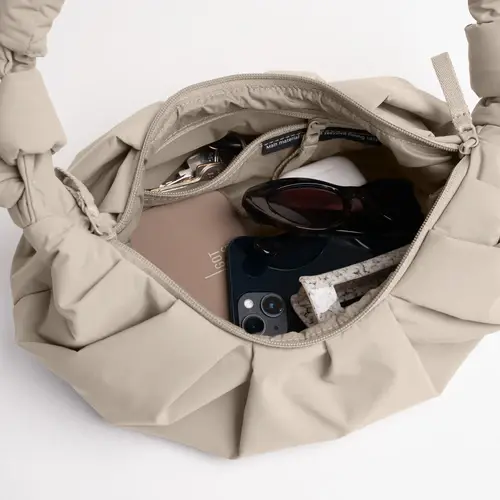 250903_PLEAT_MOON_BAG_SMALL_sallop_moods_05.webp