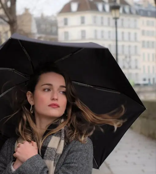 Parapluie-pliant-noir-femme-Anatole-1350-1500-510x567.webp