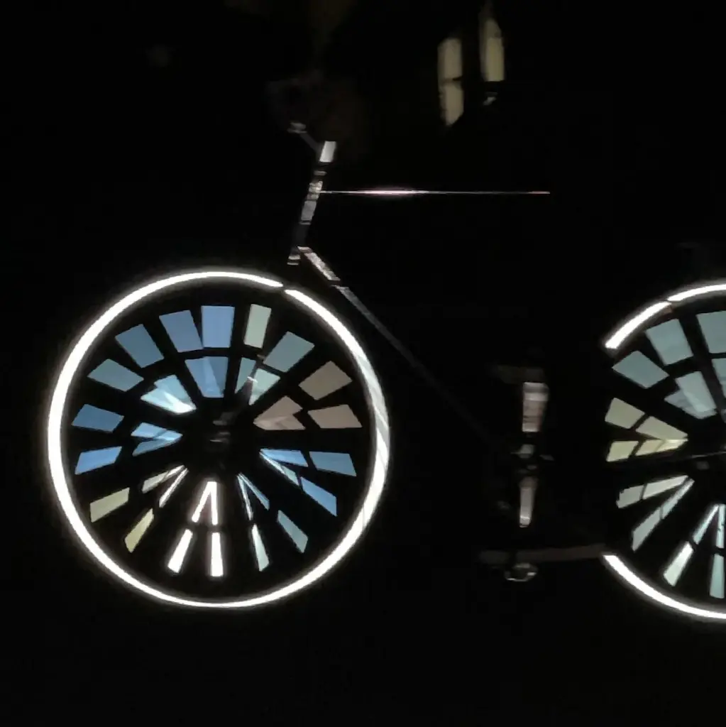 Rainette_reflecteurs-visibilite-rainette-visible-catadioptre_1296x.webp