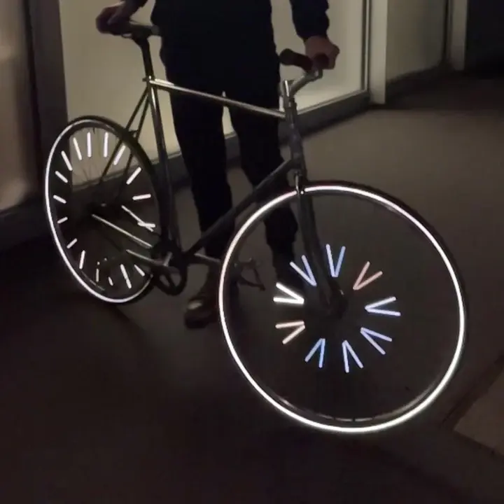 REF-velo-visibilite-reflecteurs-visible-roue-securite-resistant_720x.webp