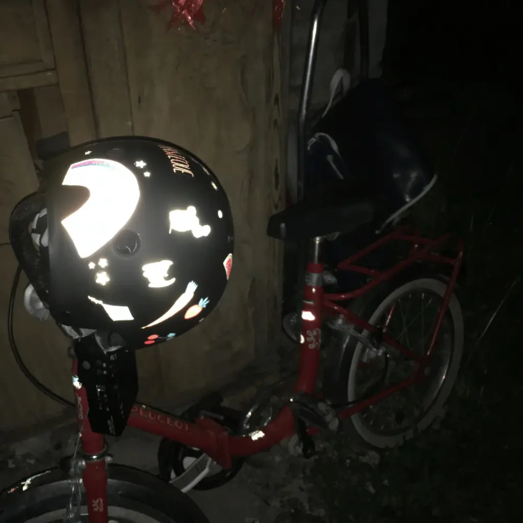 26Autocollant-reflechissant_1296x.webp