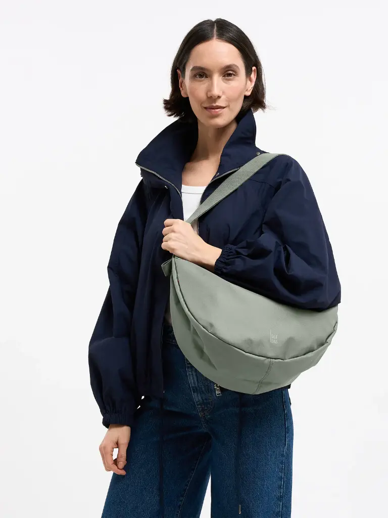 BA0091XX-605_MOON_BAG_LARGE_bass_mood_26-06_25_WORLD_ECOM_female_02478.webp