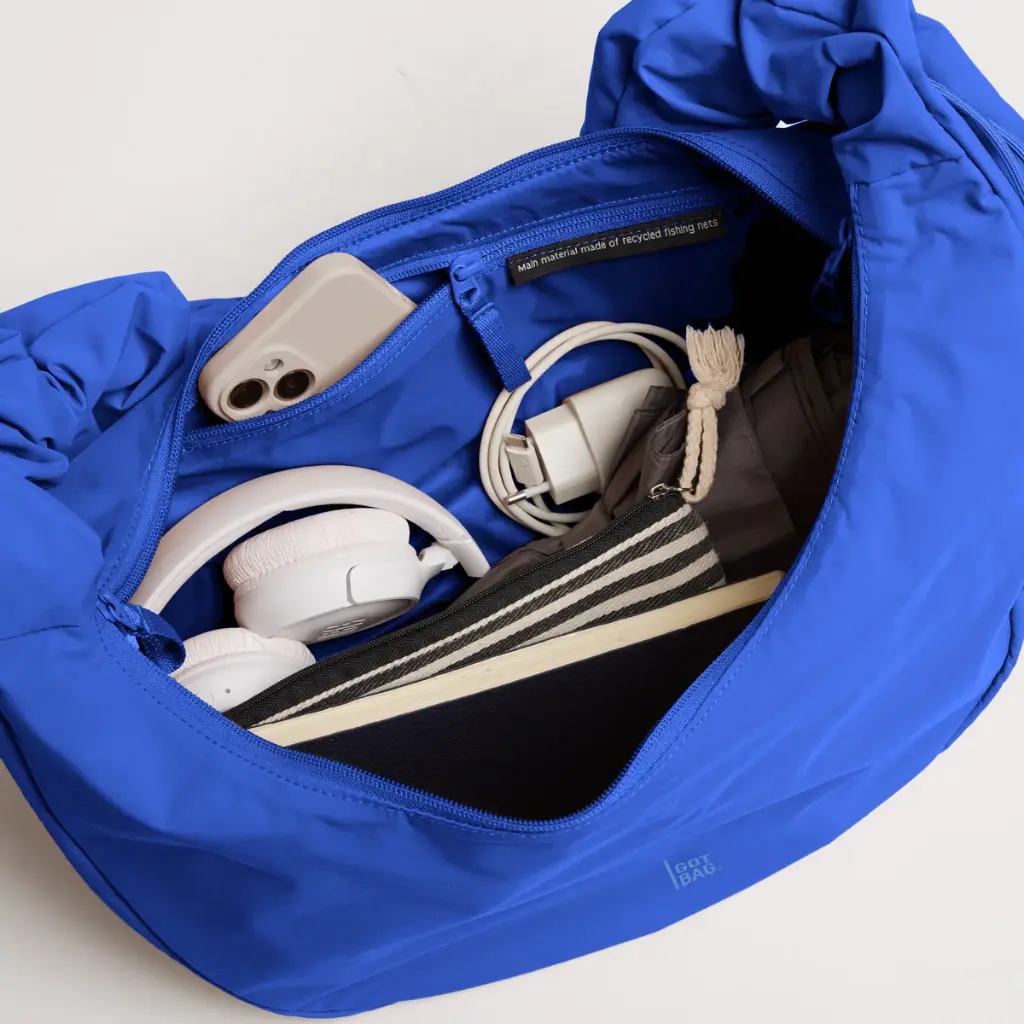 250812_MOON_BAG_RUFFLE_cobalt_moods_03.webp