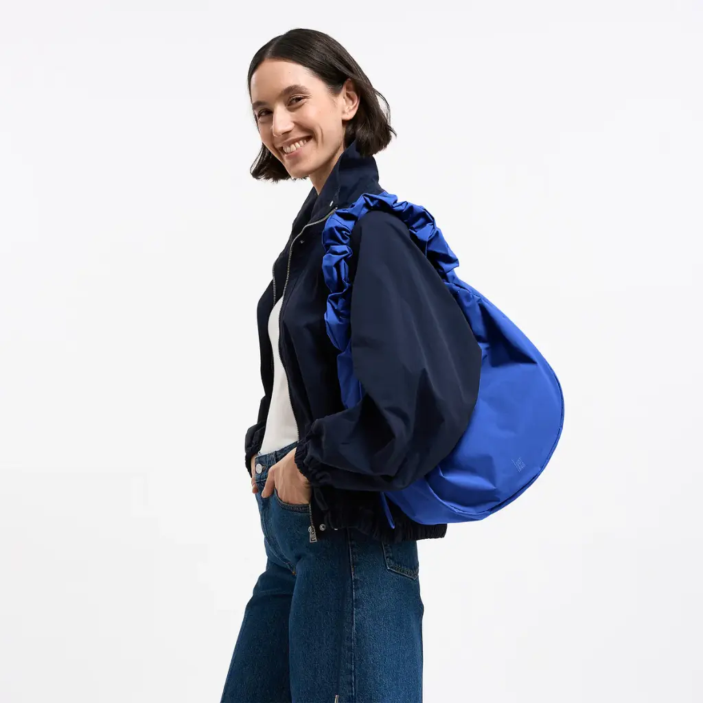 260409_MOON_BAG_RUFFLE_cobalt_Online-Print_bis290409_02385.webp