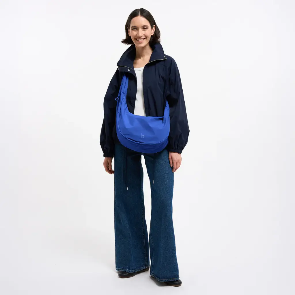 260409_MOON_BAG_RUFFLE_cobalt_Online-Print_bis290409_02432.webp