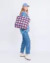 26W_Cabas_matelasse_Garden_vichy_multicolore_Casquette_l_amour_est_declare_denim_clair_Le_jean_qui_vous_aime_indigo_emoi_emoi_LOOK_04_J1_32398_web.webp