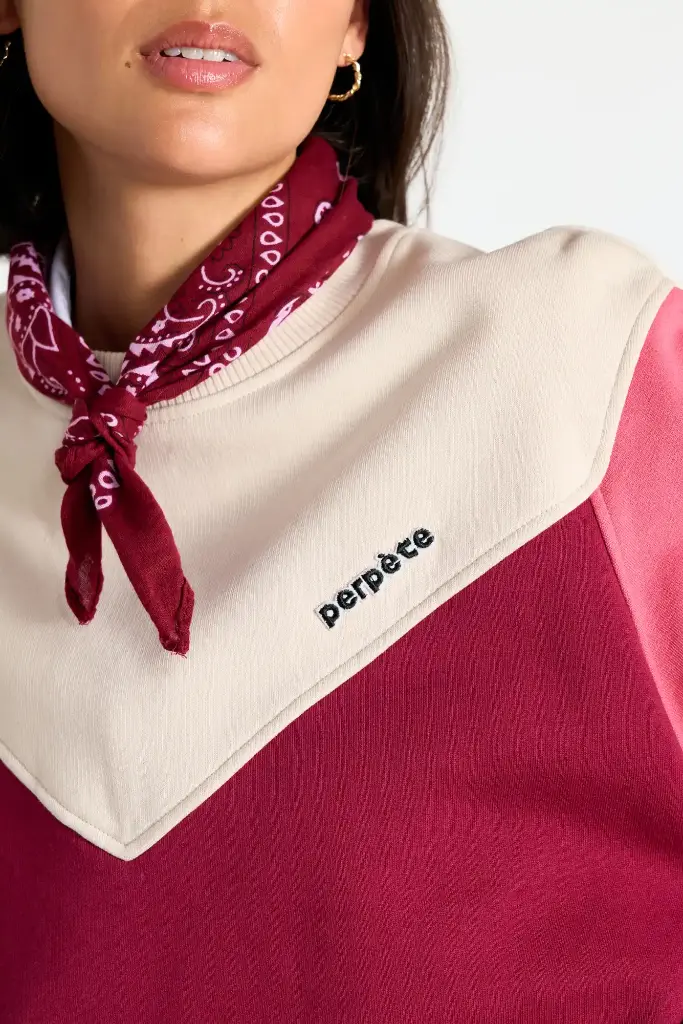 PERPETE-sweat-retro-colorblock-max-rouge-coton-bio-ecom-Flora-zoom-Prism_2048x.webp