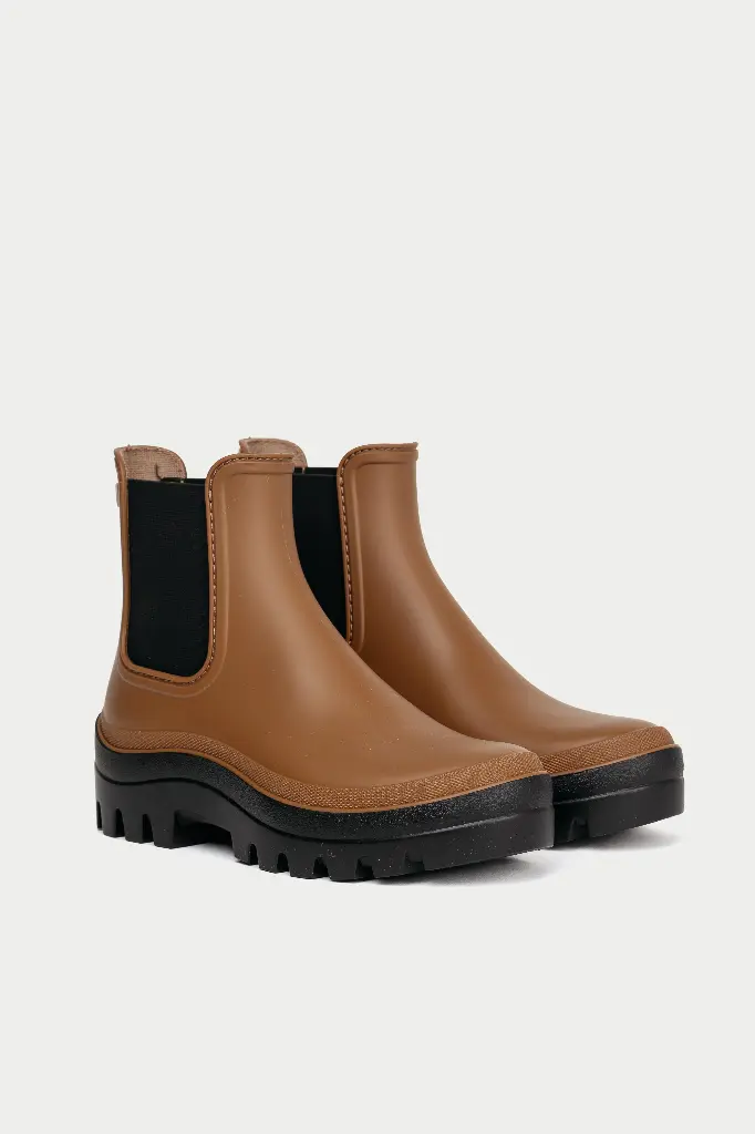 T2007-PRAHARA-BUTTERNUT-BLACK-FW26-02.webp