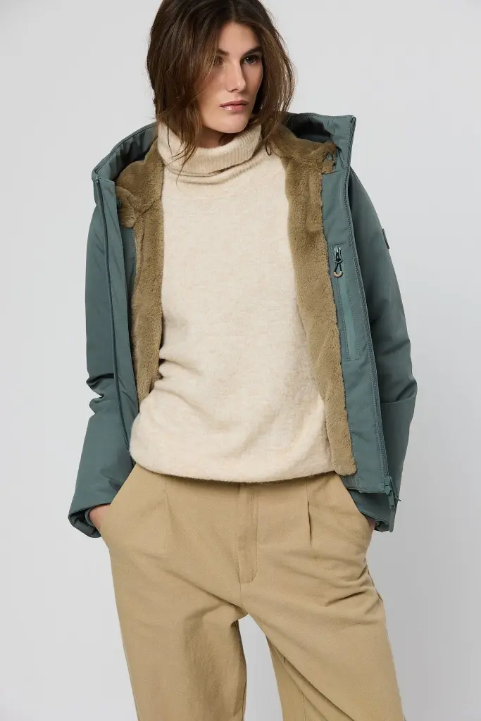 T3292_GRAUPEL_BALSAM_GREEN-7803_3914cf38-72fc-478f-8938-5f579f40a565.webp