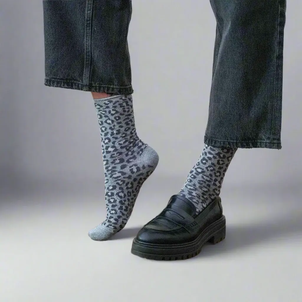 grey-leopard-women-low-socks-eco-lyocell-worn-kluesocks.webp