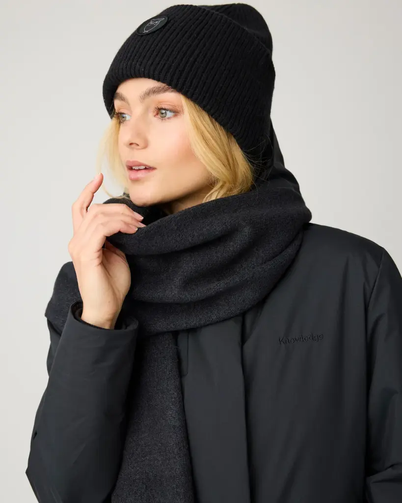 Souffle_yarn_scarf-Scarfs-4220011-1300_Black_Jet-5.webp