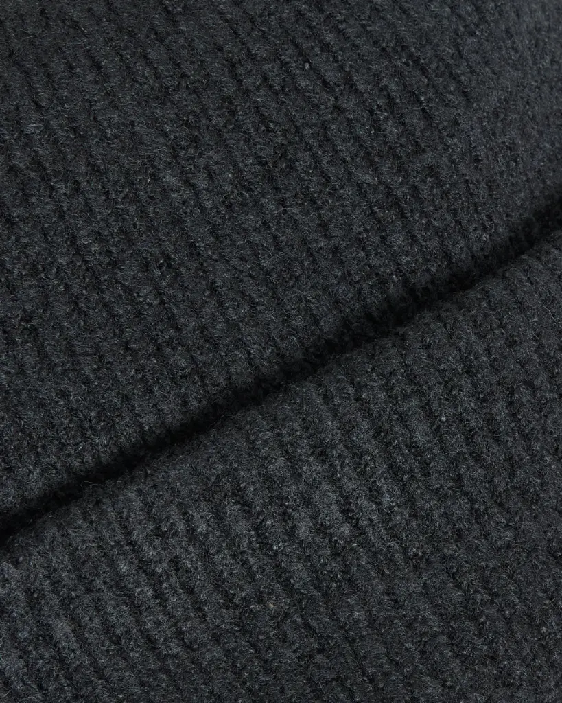 Souffle_yarn_beanie-Hats-4210032-1300_Black_Jet.webp