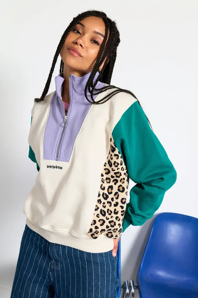 PERPETE-sweat-retro-col-camioneur-emma-leo-vert-coton-bio-ecom-Prism_2048x.webp