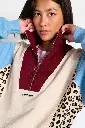 PERPETE-sweat-retro-col-camioneur-emma-leo-bleu-coton-bio-ecom-Flora-zoom-Prism_2048x.webp