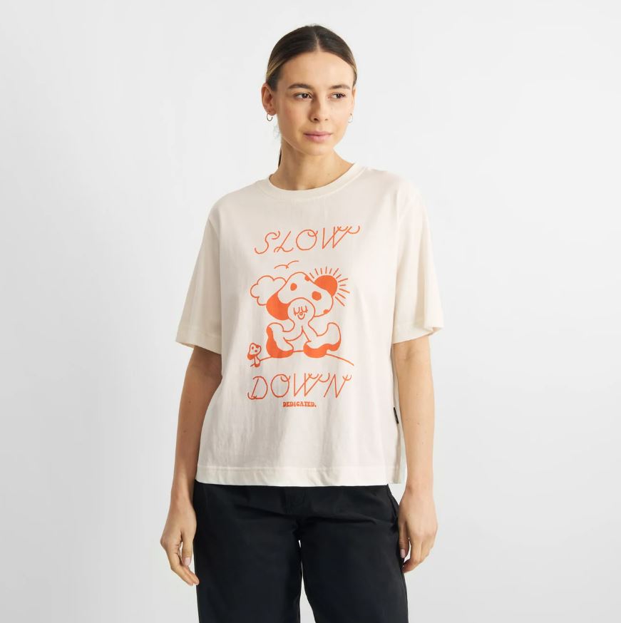 DEDICATED | T-shirt Vadstena Slow Down Off White - Whisper White