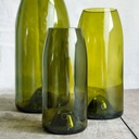 Q de bouteille | Vase Fillette Small - Rire