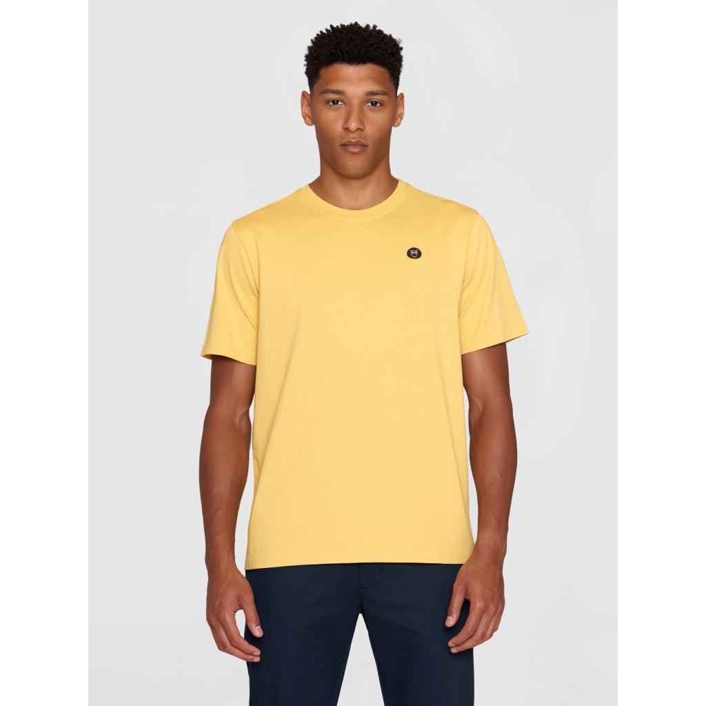 KNOWLEDGE | T-shirt Loke Badge - Misted Yellow