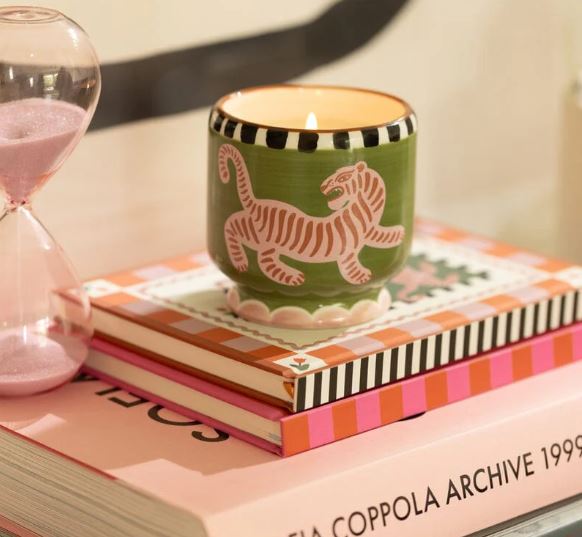 [DES-AD0806EU] DESIGNWORKS COLLECTIVE | Bougie parfumée avec récipient en céramique - Cèdre noir et figue